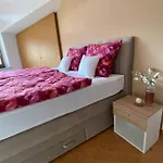 Počitniška hiša Apartma Bernard *
