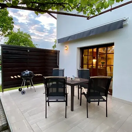 Počitniška hiša Apartma Bernard *